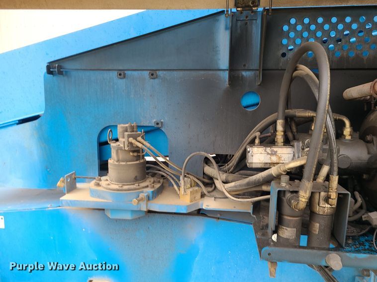 image for item MG9767 2003 Genie S-60 boom lift