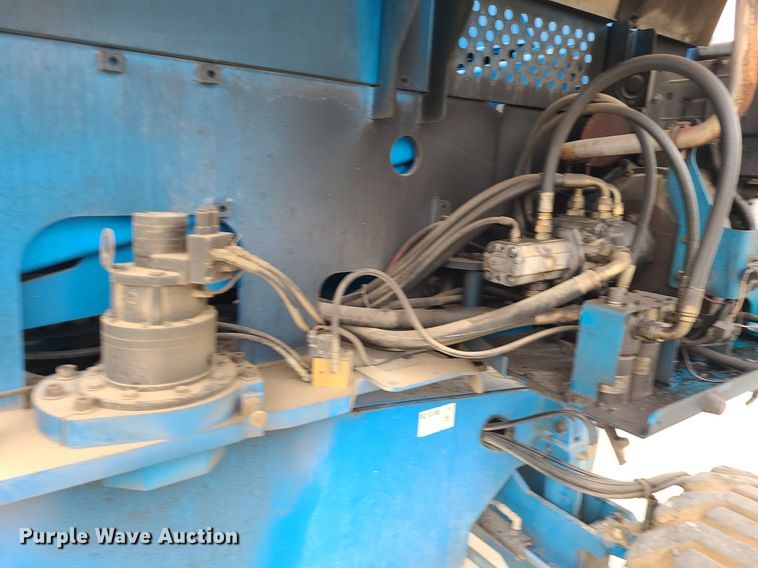 image for item MG9767 2003 Genie S-60 boom lift