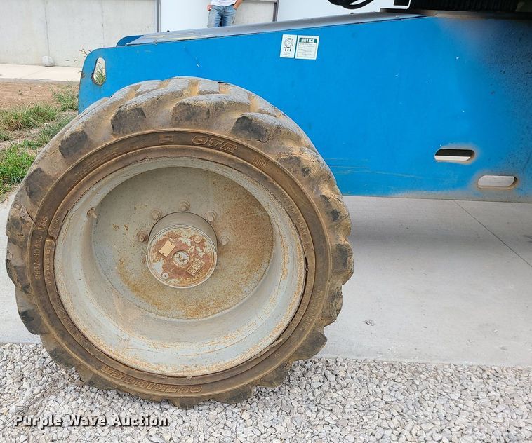 image for item MG9767 2003 Genie S-60 boom lift