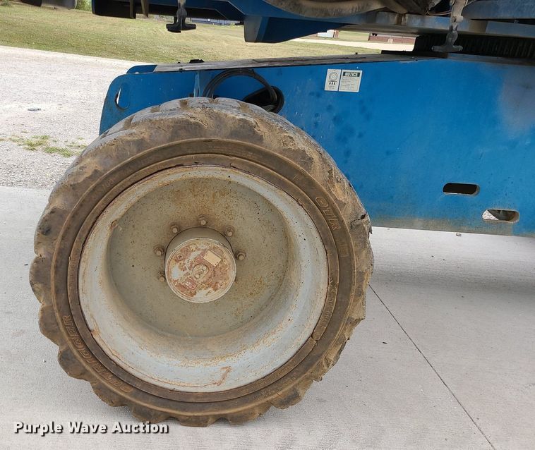 image for item MG9767 2003 Genie S-60 boom lift