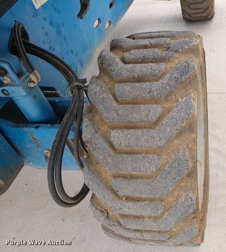 image for item MG9767 2003 Genie S-60 boom lift