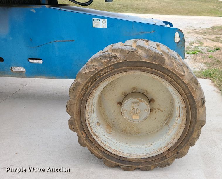 image for item MG9767 2003 Genie S-60 boom lift