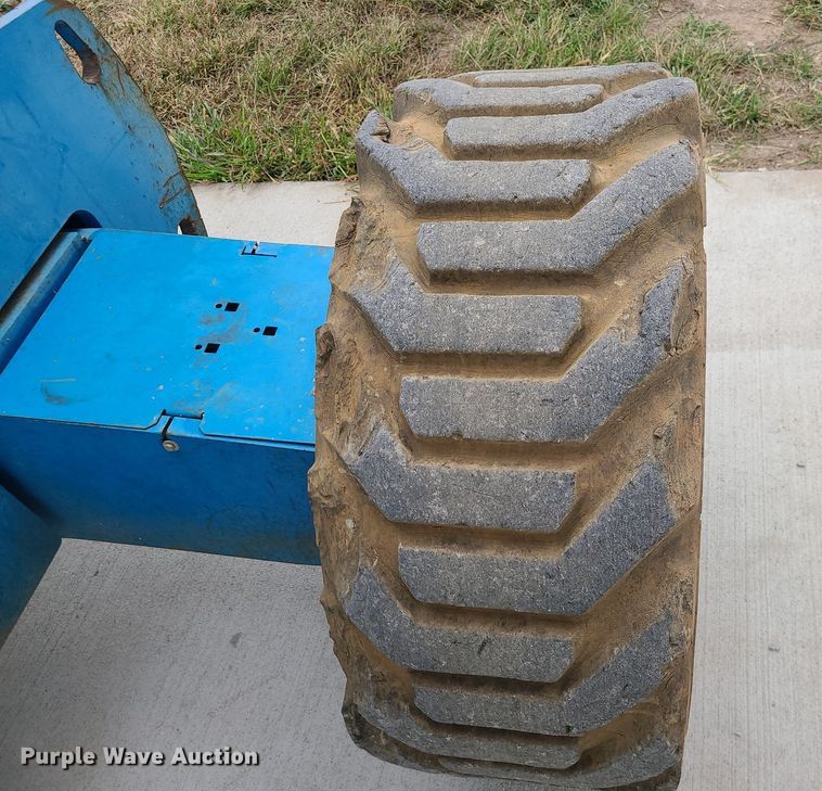 image for item MG9767 2003 Genie S-60 boom lift