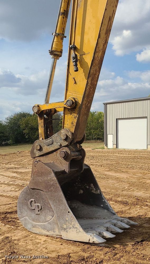 image for item MG9770 2004 John Deere 330C LC  excavator