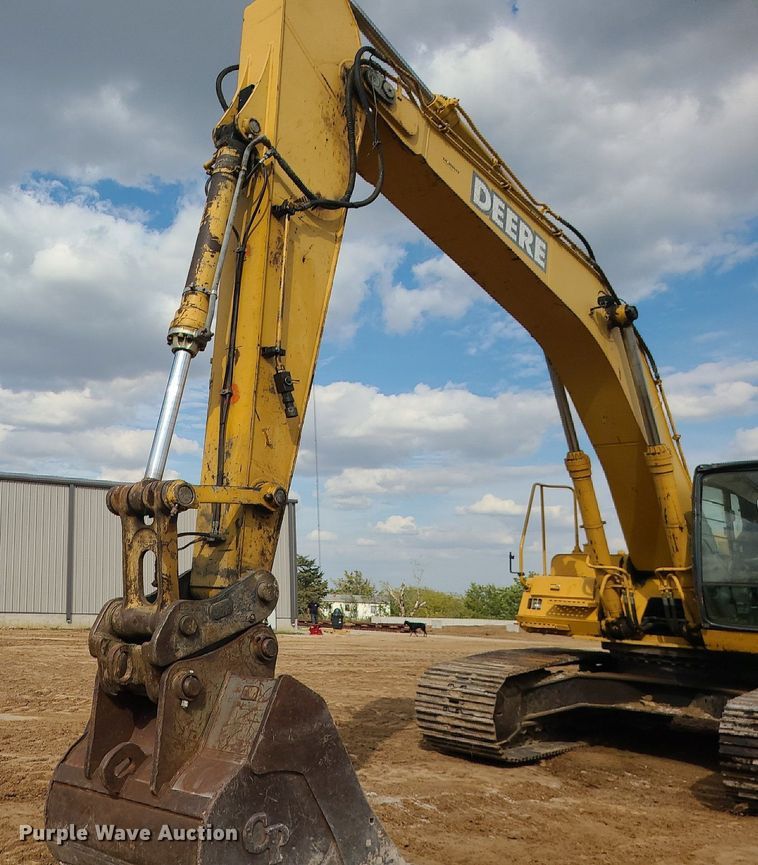image for item MG9770 2004 John Deere 330C LC  excavator