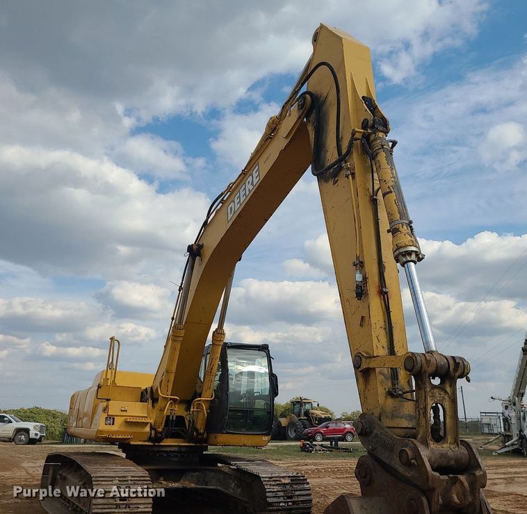 image for item MG9770 2004 John Deere 330C LC  excavator