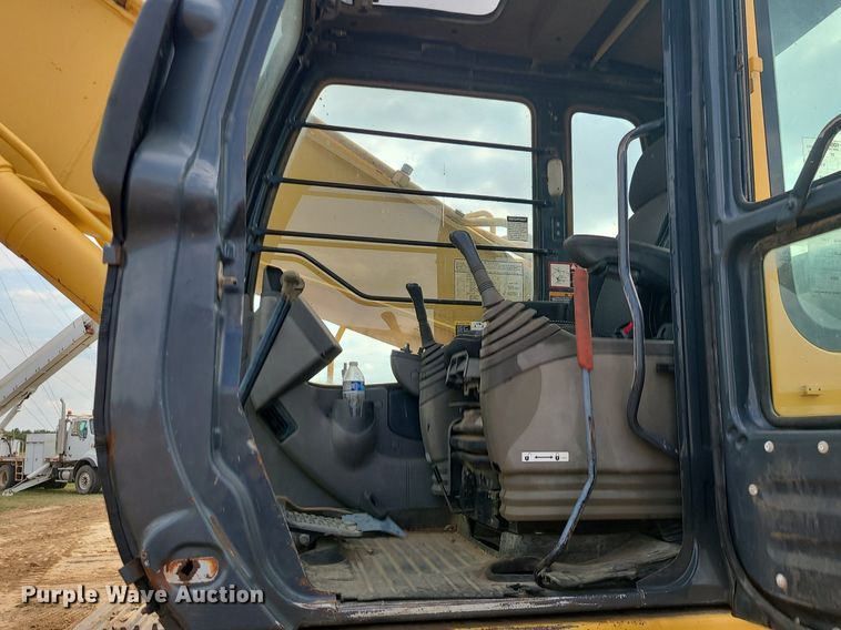 image for item MG9770 2004 John Deere 330C LC  excavator