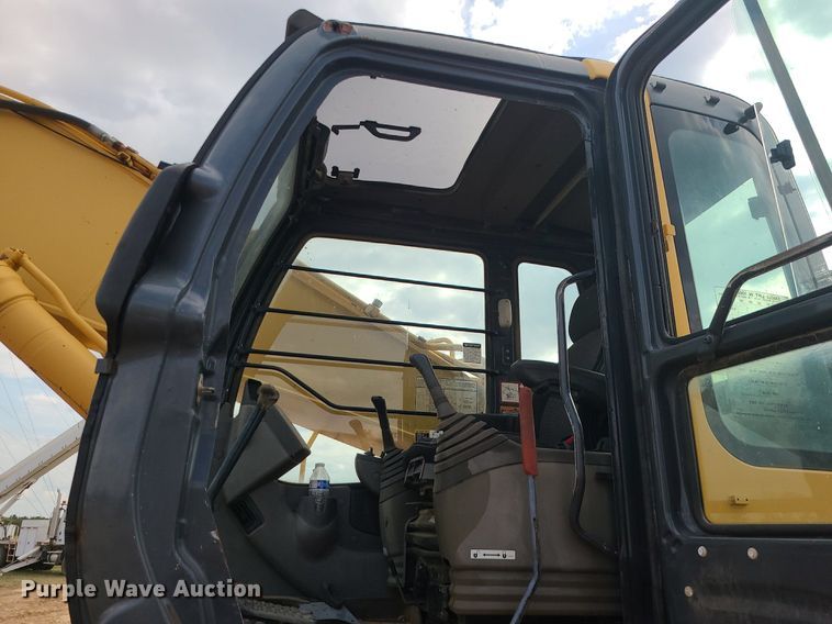 image for item MG9770 2004 John Deere 330C LC  excavator