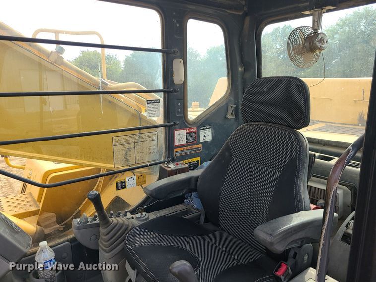 image for item MG9770 2004 John Deere 330C LC  excavator