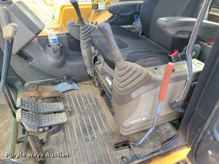 image for item MG9770 2004 John Deere 330C LC  excavator