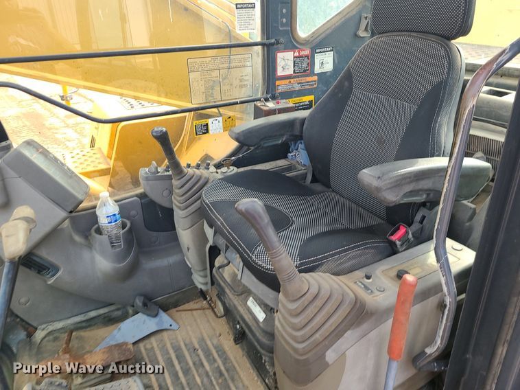 image for item MG9770 2004 John Deere 330C LC  excavator