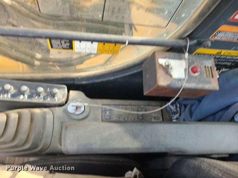 image for item MG9770 2004 John Deere 330C LC  excavator