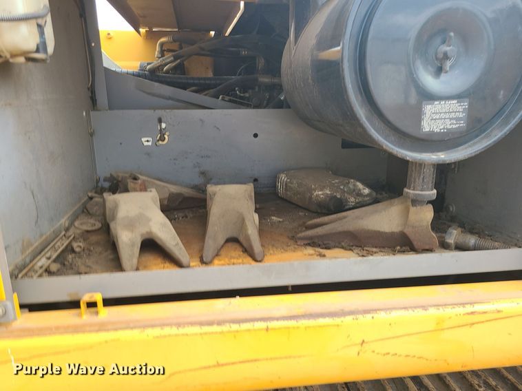 image for item MG9770 2004 John Deere 330C LC  excavator