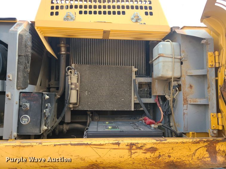 image for item MG9770 2004 John Deere 330C LC  excavator