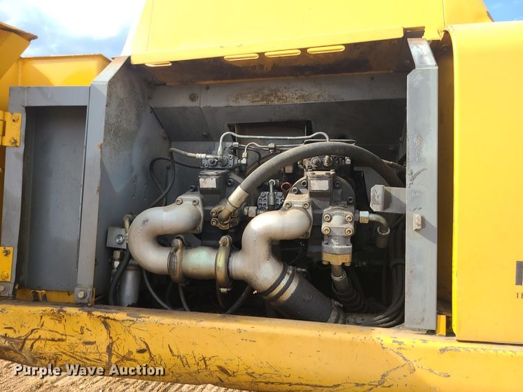 image for item MG9770 2004 John Deere 330C LC  excavator