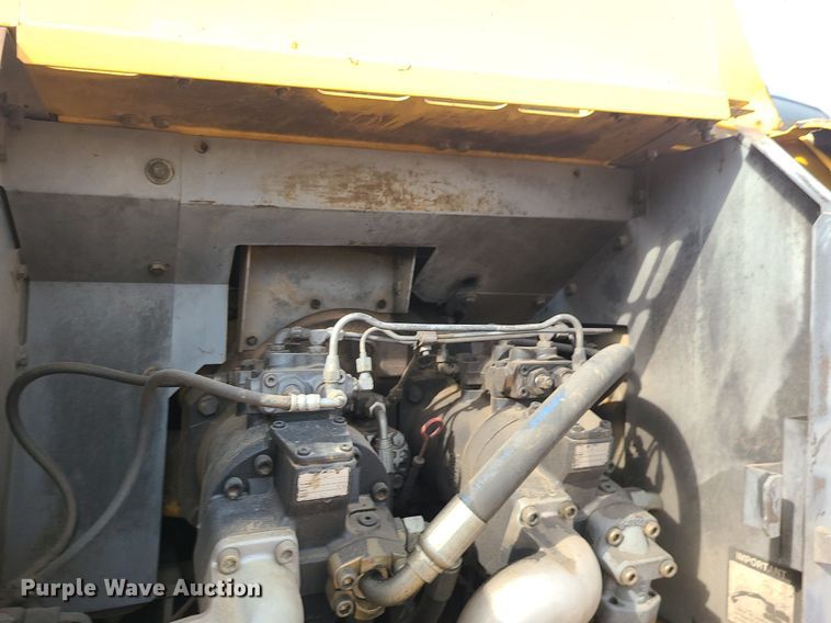 image for item MG9770 2004 John Deere 330C LC  excavator