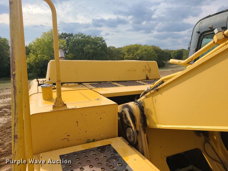 image for item MG9770 2004 John Deere 330C LC  excavator