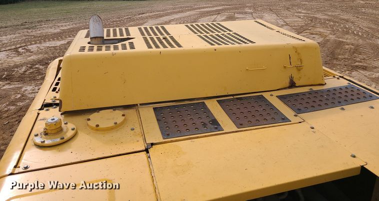 image for item MG9770 2004 John Deere 330C LC  excavator