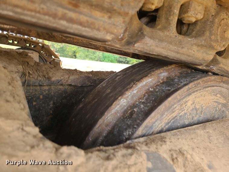 image for item MG9770 2004 John Deere 330C LC  excavator