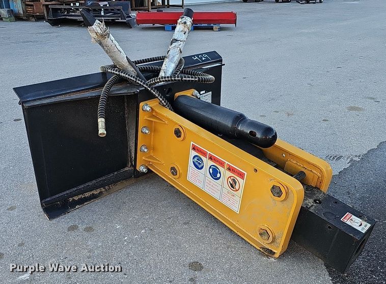 image for item MH9382 2022 Agrotk SSHH680  skid steer breaker