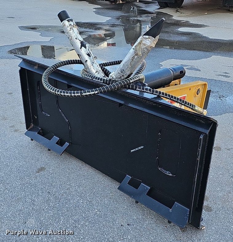 image for item MH9382 2022 Agrotk SSHH680  skid steer breaker