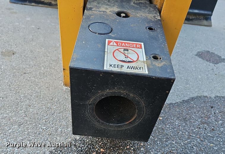 image for item MH9382 2022 Agrotk SSHH680  skid steer breaker