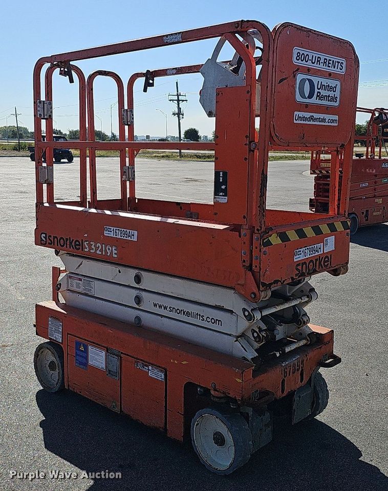 image for item MH9390 2016 Snorkel S3219E  scissor lift
