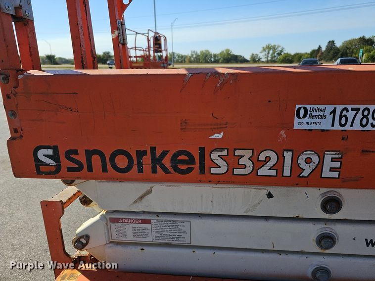 image for item MH9390 2016 Snorkel S3219E  scissor lift