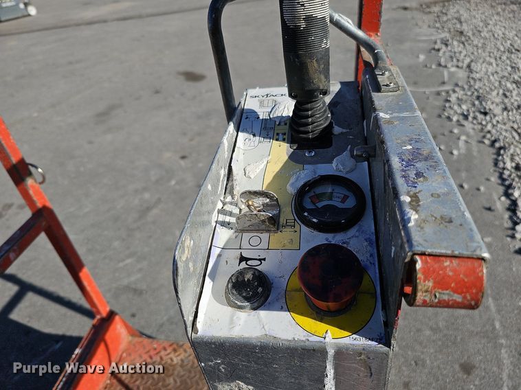 image for item MH9391 2012 Skyjack SJ12  vertical lift