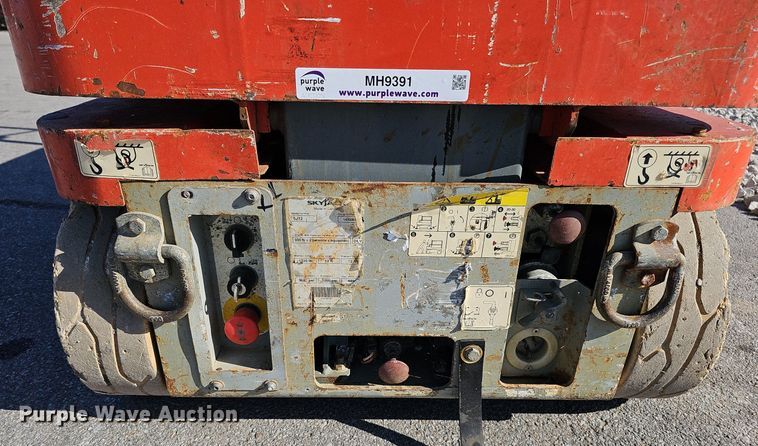 image for item MH9391 2012 Skyjack SJ12  vertical lift