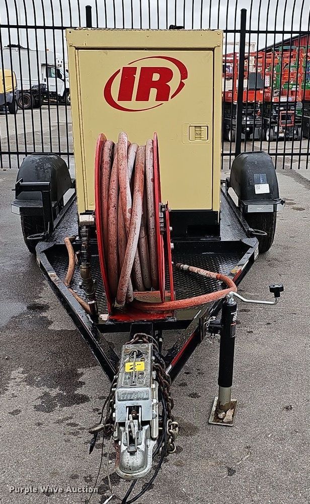 image for item MH9404 2001 Ingersoll Rand  P185WJDJ air compressor