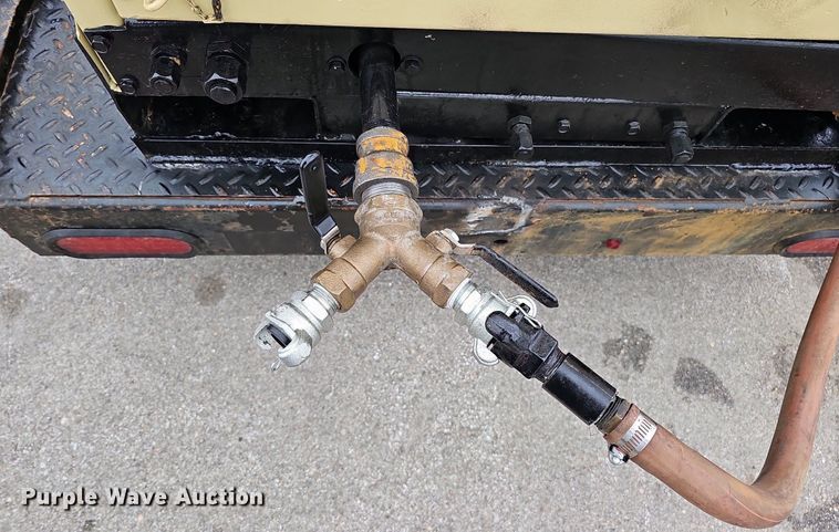 image for item MH9404 2001 Ingersoll Rand  P185WJDJ air compressor