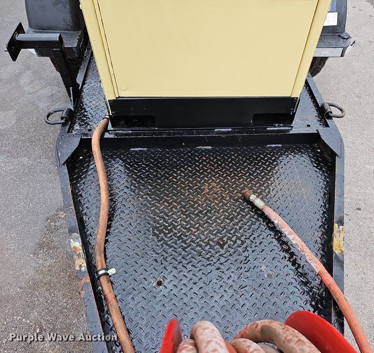 image for item MH9404 2001 Ingersoll Rand  P185WJDJ air compressor