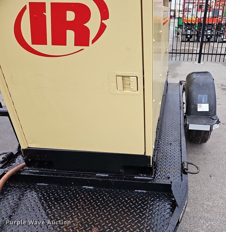 image for item MH9404 2001 Ingersoll Rand  P185WJDJ air compressor