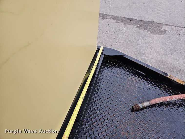 image for item MH9404 2001 Ingersoll Rand  P185WJDJ air compressor