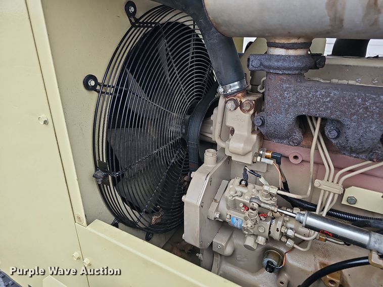 image for item MH9404 2001 Ingersoll Rand  P185WJDJ air compressor