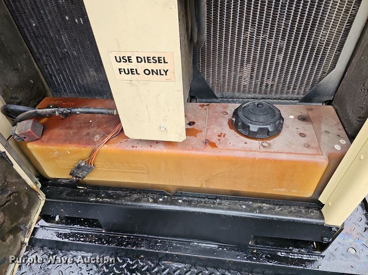 image for item MH9404 2001 Ingersoll Rand  P185WJDJ air compressor