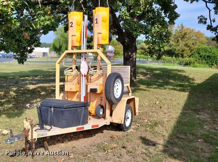 image for item MI9791 2013 Traffic signal trailer