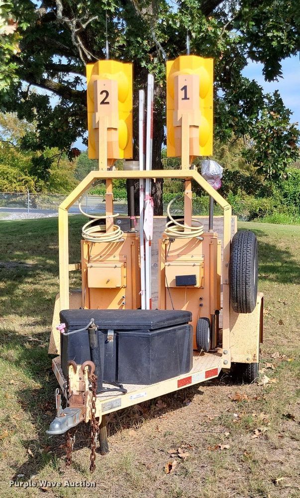 image for item MI9791 2013 Traffic signal trailer