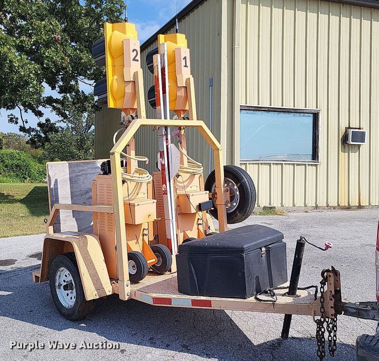 image for item MI9791 2013 Traffic signal trailer