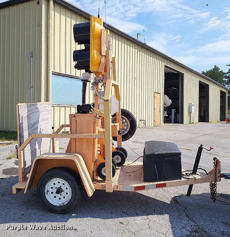 image for item MI9791 2013 Traffic signal trailer