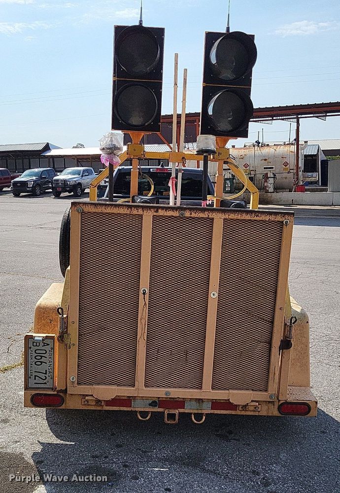 image for item MI9791 2013 Traffic signal trailer