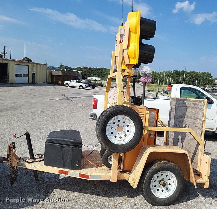 image for item MI9791 2013 Traffic signal trailer