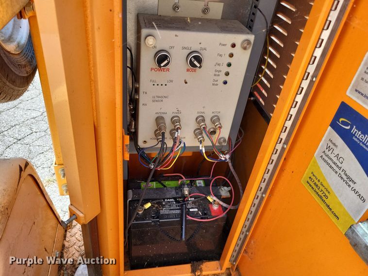 image for item MI9791 2013 Traffic signal trailer