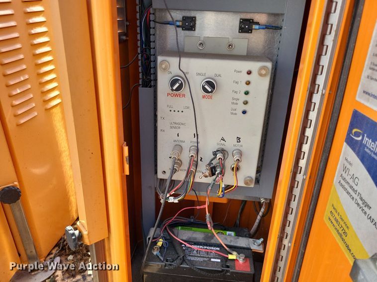 image for item MI9791 2013 Traffic signal trailer