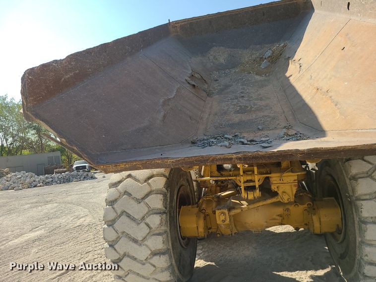 image for item MJ9421 1996 Caterpillar D400D haul truck