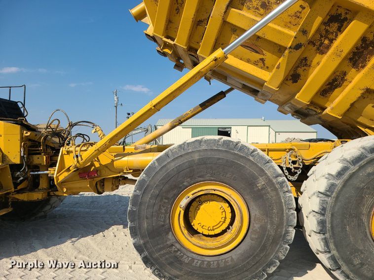 image for item MJ9421 1996 Caterpillar D400D haul truck