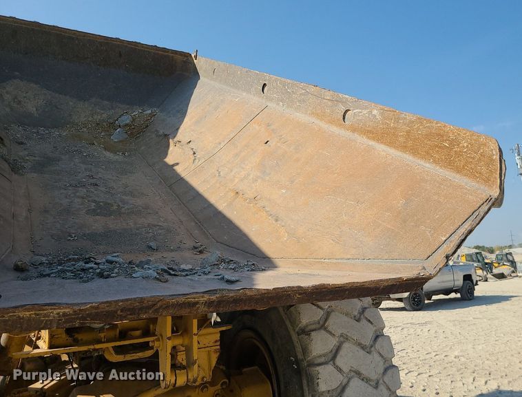 image for item MJ9421 1996 Caterpillar D400D haul truck