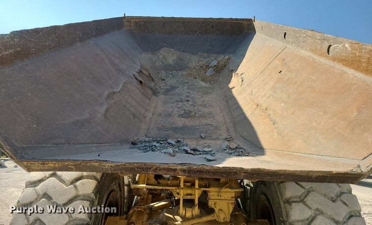 image for item MJ9421 1996 Caterpillar D400D haul truck