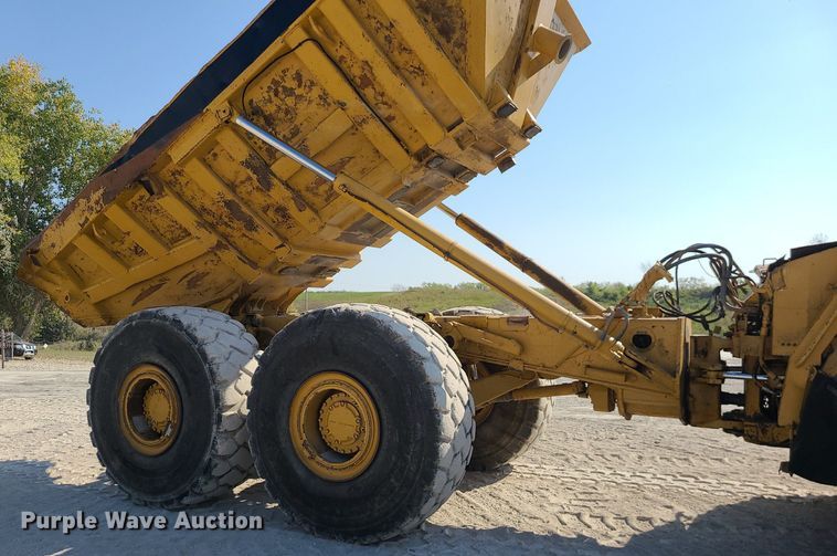 image for item MJ9421 1996 Caterpillar D400D haul truck